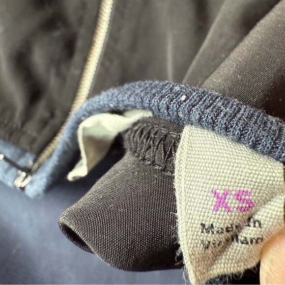 Athleta Mixed Sleeveless Shirt Womens XS Blue Black Lyocell blend - Picture 5 of 11